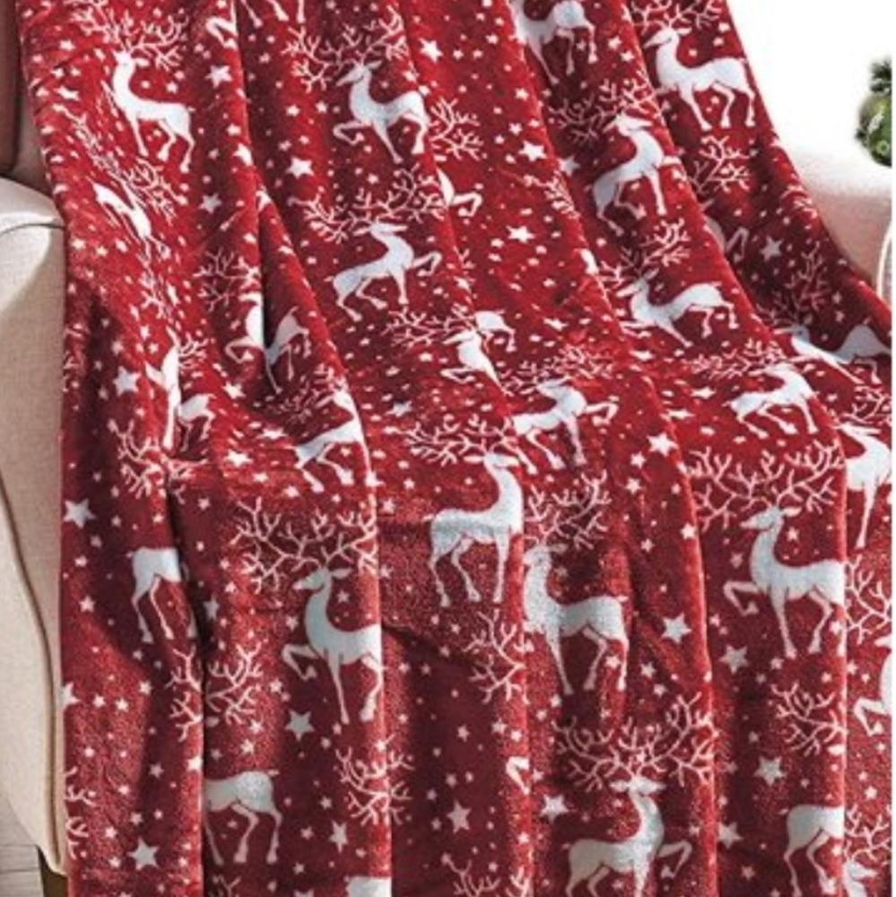 NWT Noble House Reindeer Holiday Plush Blanket